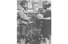 Isi Metzstein – Life Before The War