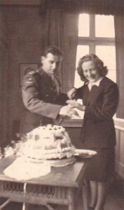 Judith and Harold cutting the wedding cake