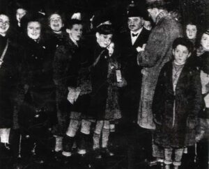 Arriving in Edinburgh, Dec 1938. Rosa back row, second right